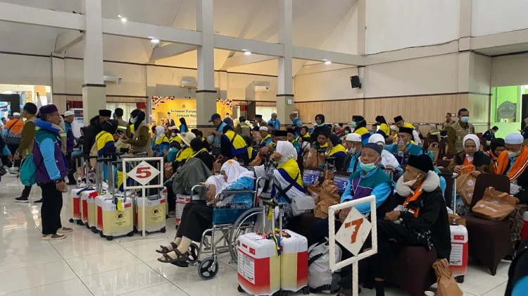 PPIH Debarkasi Solo Sambut Kedatangan Jemaah Haji Kloter 19, 20, dan 21
