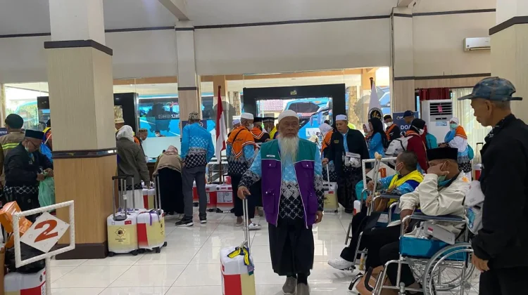 Suhu Makkah Tembus 42 Derajat, PPIH Solo Mengimbau Jemaah Jaga Kondisi
