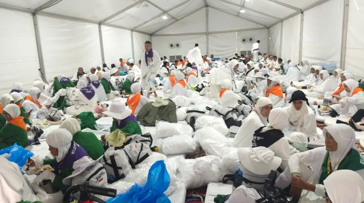 Haji Era Digital: Jemaah Lansia Terkendala Aplikasi Nusuk serta Bahasa