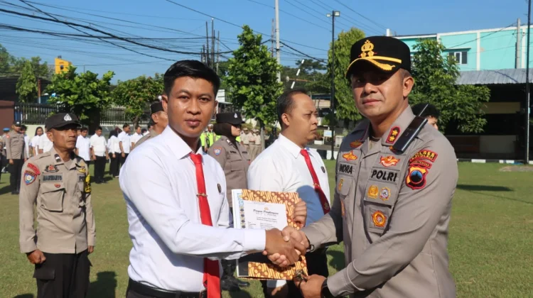 Kapolres Boyolali Berikan Penghargaan kepada Personel Berprestasi