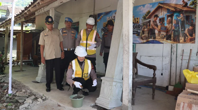 Bedah Rumah Warnai Peringatan Hari Bhayangkara di Wonogiri