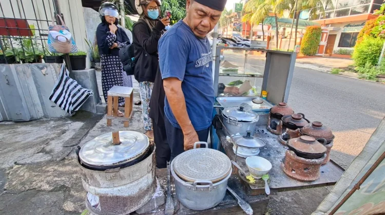 Berawal dari Resep Sang Ibu, Srabi dan Cara Bikang Ini Bikin Pembeli Rela Antre