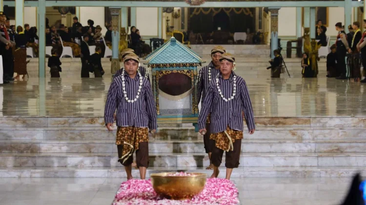 Tirakat 24 Jam Warnai Pergantian Tahun Jawa Mangkunegaran