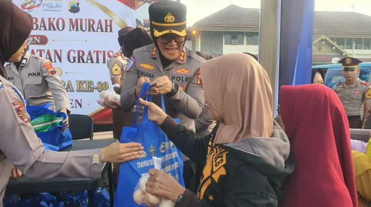 Hanya 30 Menit, 200 Paket Sembako Murah Polres Sragen Habis Diserbu Warga