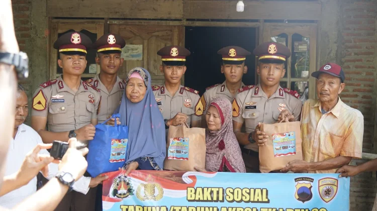 Sambangi Lansia di Sragen, Taruna Akpol Salurkan Bantuan dan Serap Aspirasi