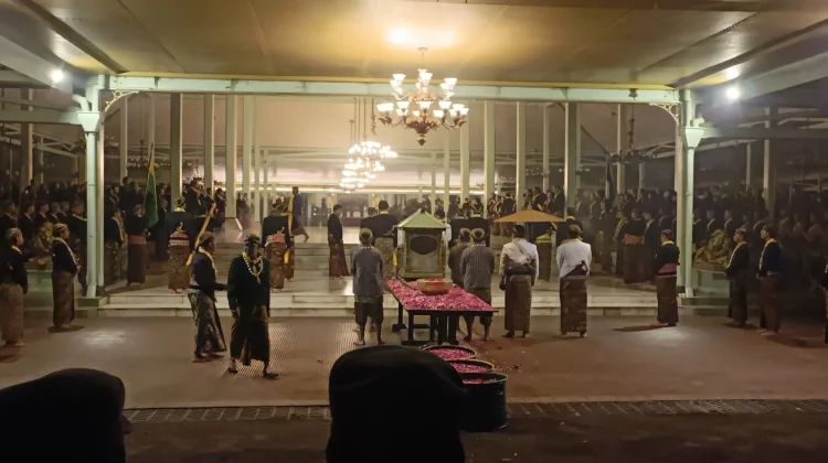 Kirab Enam Pusaka Jadi Ruang Refleksi Spiritual Mangkunegaran