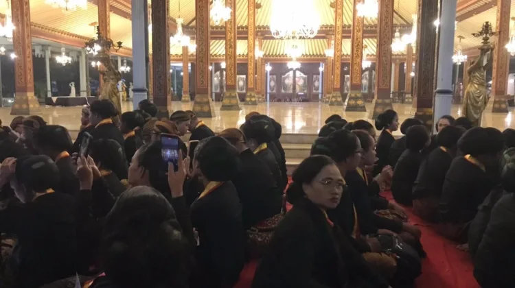 Saling Membelakangi, Dua Kubu Keraton Surakarta Gelar Kirab 1 Suro