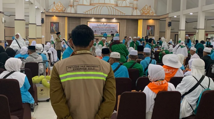 Debarkasi Solo Menerima Kepulangan Kloter Gelombang Kedua Jemaah Haji
