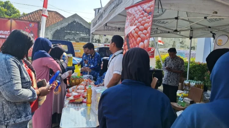Warga Solo Serbu Gerakan Pangan Murah di Kelurahan Banjarsari, imbas Dollar Naik?