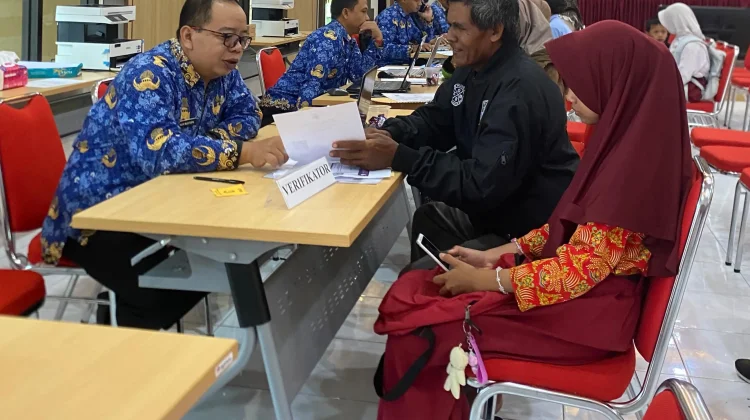 Puluhan Wali Murid Serbu Posko SPMB Sragen, Keluhkan Kendala Jalur Afirmasi PIP