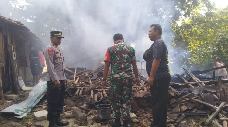 Dipicu Korsleting Listrik, Rumah Warga Difabel di Sumberlawang Ludes Terbakar
