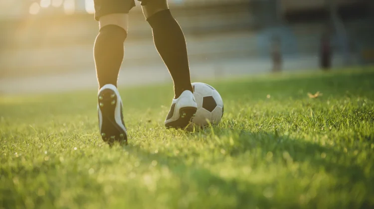 Aksesori yang Tidak Boleh Dipakai dalam Pertandingan Sepak Bola