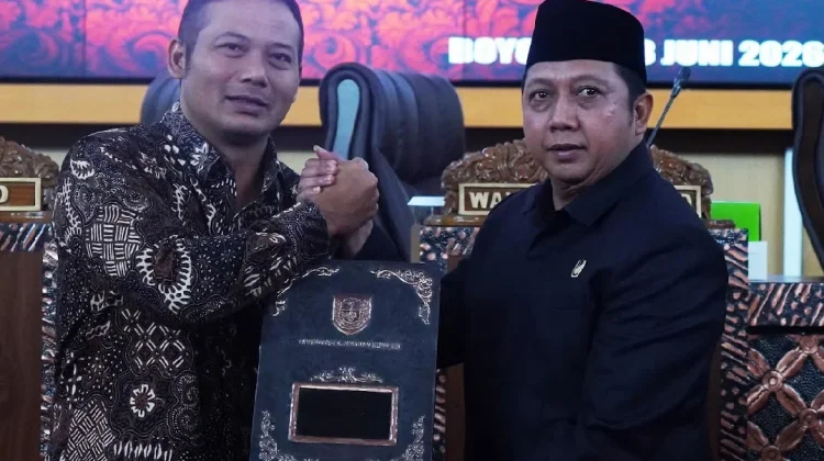 Bupati Boyolali Serah Ranperda Pertanggungjawaban Pelaksanaan APBD 2025 ke DPRD