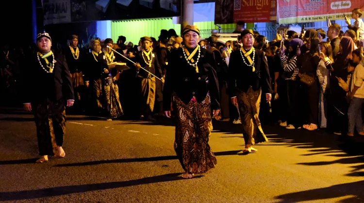Kirab 1 Suro Jadi Bagian Paket Wisata 72 Jam di Solo