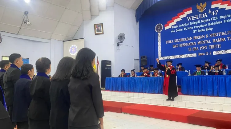STT Berita Hidup Luluskan Puluhan Mahasiswa, Pesan Praktikkan Tridarma