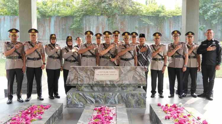 Polresta Surakarta Ziarah ke TMP Kusuma Bhakti, Teladani Semangat Juang Pahlawan
