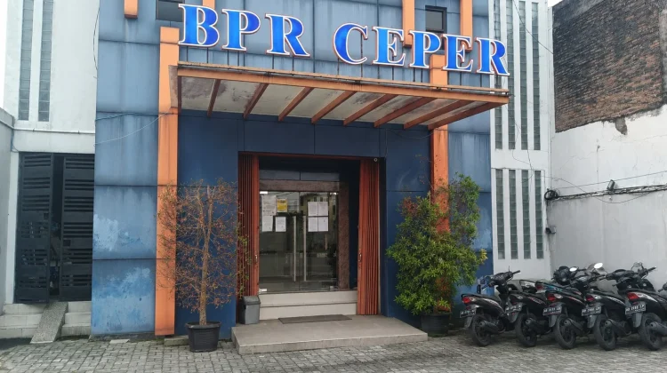 OJK Cabut Izin Usaha BPR Ceper Permata Artha
