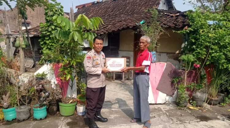 Polresta Surakarta Salurkan Bansos ke Warga, Wujud Kepedulian Hari Bhayangkara