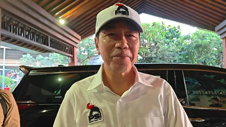 Jokowi Safari Indonesia dari Lampung, Kenakan Atribut PSI dan Siap Bertemu Kaesang