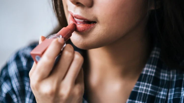 Benarkah Bibir Terlihat Menipis Seiring Bertambahnya Usia?