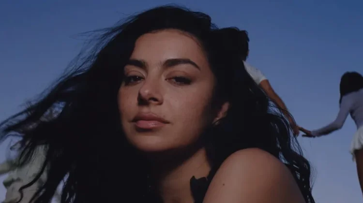 Lirik Lagu Wink Wink - Charli XCX