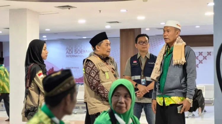 Pemberangkatan Terakhir Jemaah Umrah Adi Soemarmo