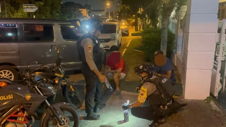 Sparta Polresta Surakarta Amankan Tiga Orang Pesta Miras Oplosan di Pasar Kliwon