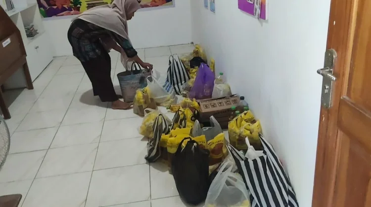 Minyak Goreng Berbau Solar, Warga Gading Sragen Datangi Kantor Desa, Tukar Bantuan