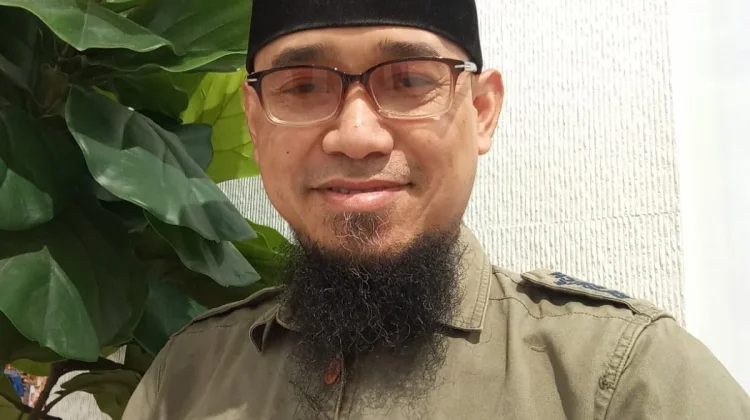 Pengisi "Siraman Rohani Islam" RRI Surakarta Terima Penghargaan dari SWCW Inggris