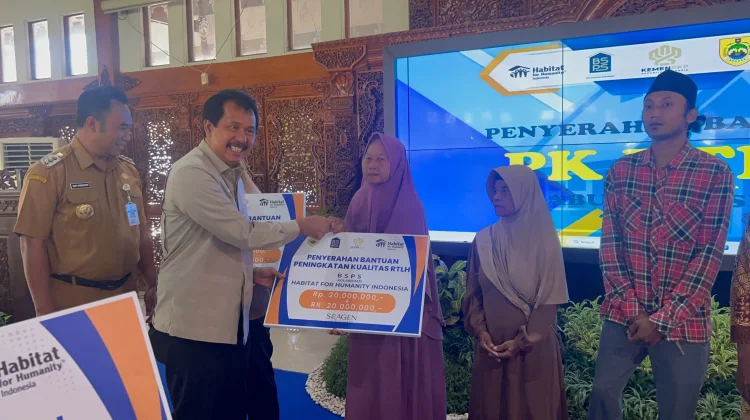 Percepat Pengentasan Kemiskinan Ekstrem, Pemkab Sragen Serahkan 904 Bantuan RTLH