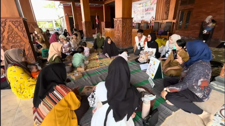 Mahasiswa KKN UMS Bekali Keterampilan Pertolongan Pertama Anak Tersedak