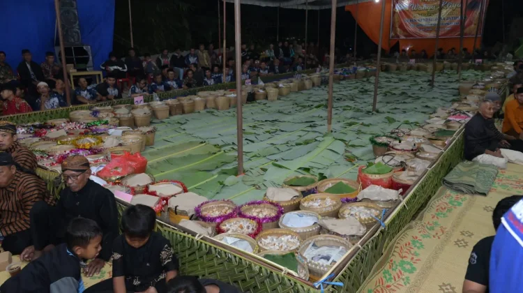 Ribuan Warga Jatipuro Padati Kirab Budaya Wahyu Kliyu Karanganyar