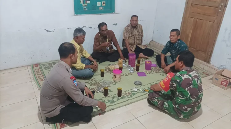 Babinsa Karangdowo Ajak Tokoh Masyarakat Sentono Jaga Kamtibmas