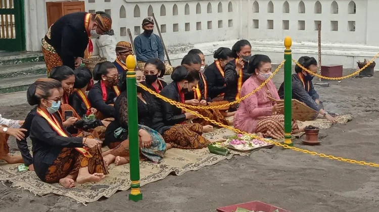 Karaton Surakarta Luruskan Mitos Labuhan Wajib Bulan Suro