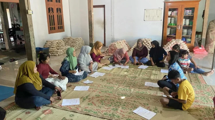 UNISRI Latih UMKM Kerupuk di Sragen Optimalkan Pemasaran Digital