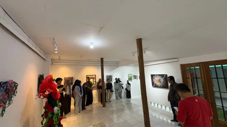 Pameran Konvergensi Satukan Mahasiswa dan Alumni FSRD UNS