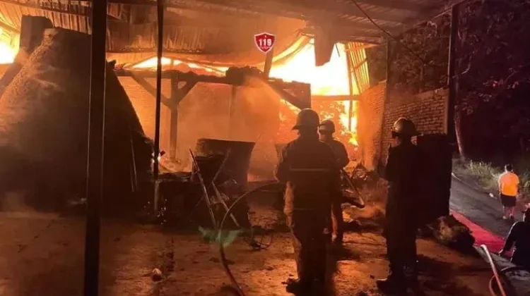 Gudang Arang Briket Batok Kelapa di Bukuran Sragen Terbakar, Kerugian 800 Juta