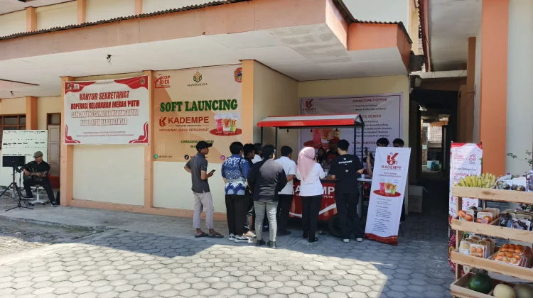 Sasar Generasi Muda, Koperasi Merah Putih Cangakan Luncurkan Unit Usaha Booth Kopi