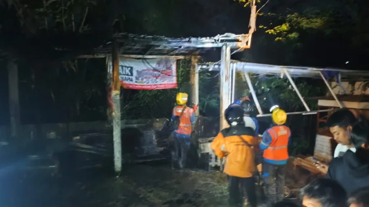 Korsleting Listrik, Bengkel Motor di Kedawung Sragen Hangus Terbakar