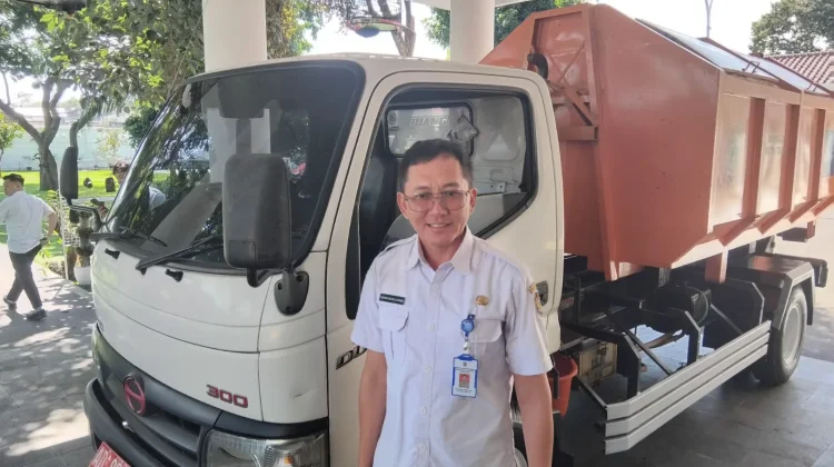Kelola Kebersihan Pasar, Pemkab Karanganyar Terima Lima Kontainer Bank Sampah