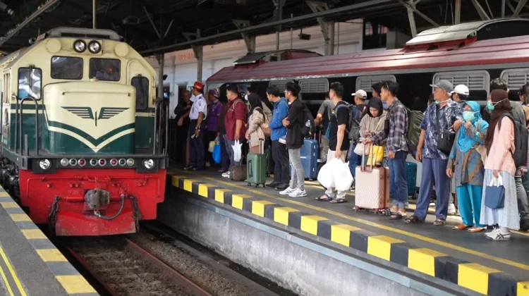 Lebih dari 218.000 Penumpang KA Manfaatkan Subsidi Tarif 30 Persen Selama Libur