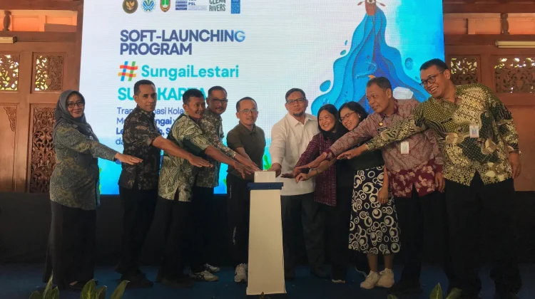 Solo Luncurkan Program Sungai Lestari, Target Tangani 1.000 Ton Sampah