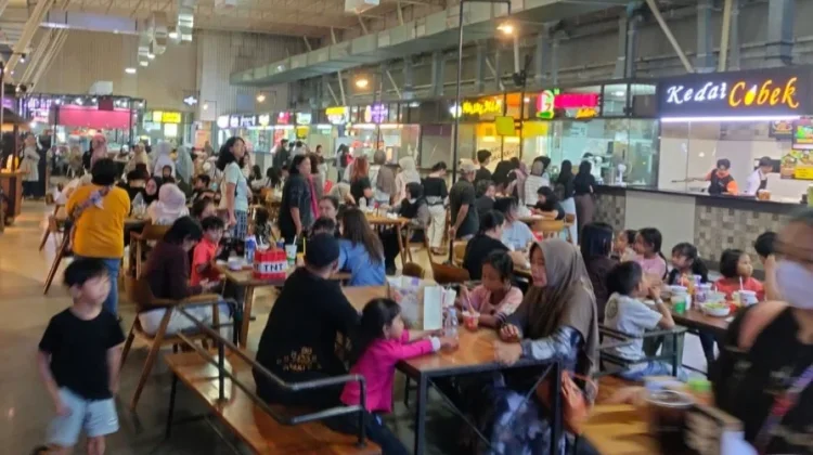 Libur Panjang Sekolah Usai, Pusat Perbelanjaan  Solo Diserbu Pengunjung