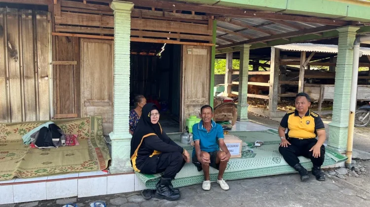 Polsek Eromoko Antar Semangat Baru Korban Kebakaran