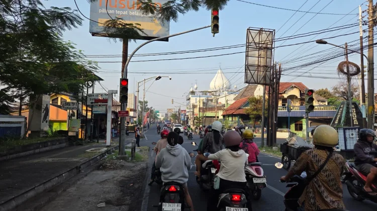 Arus Kendaraan Meningkat, Lalu Lintas Hari Pertama Sekolah Tetap Lancar