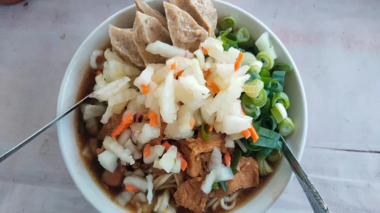 Sayuran Pelengkap pada Mie Ayam Menambah Cita Rasa