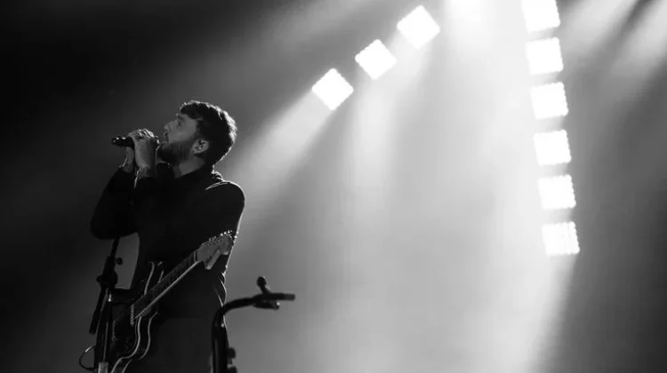 Menguak Makna Mendalam Lagu ‘A Year Ago’