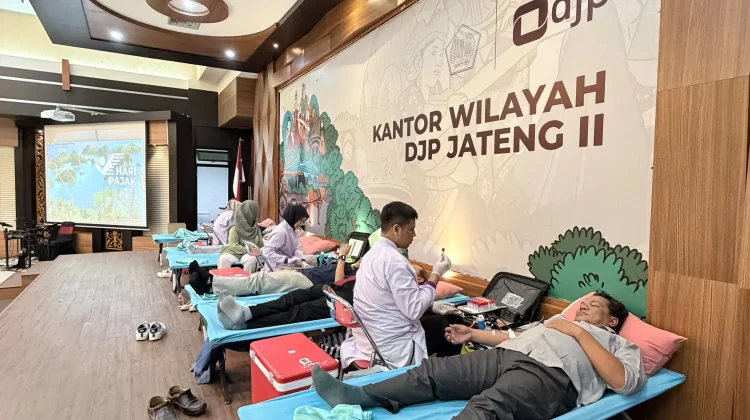 Hari Pajak Nasional, Kanwil  DJP Jateng II Gelar Donor Darah, Baksos dan Upacara