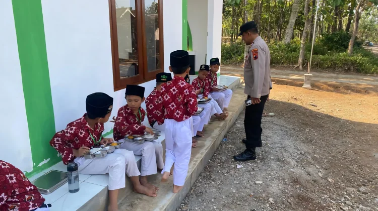 Polres Wonogiri Kawal Distribusi Belasan Ribu Porsi MBG di Ngadirojo