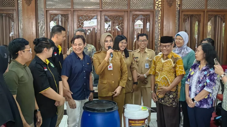 Gereja Santo Petrus Purwosari Bantu Komposter untuk Warga Punggawan